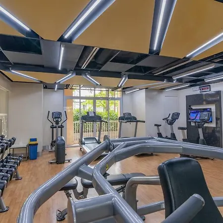 Condo At Venice Mall, Near Airport, Bgc & Makati