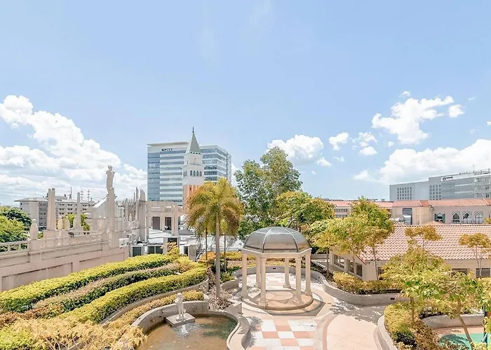 At Venice Mall, Near Airport, Bgc & Makati Апартаменты